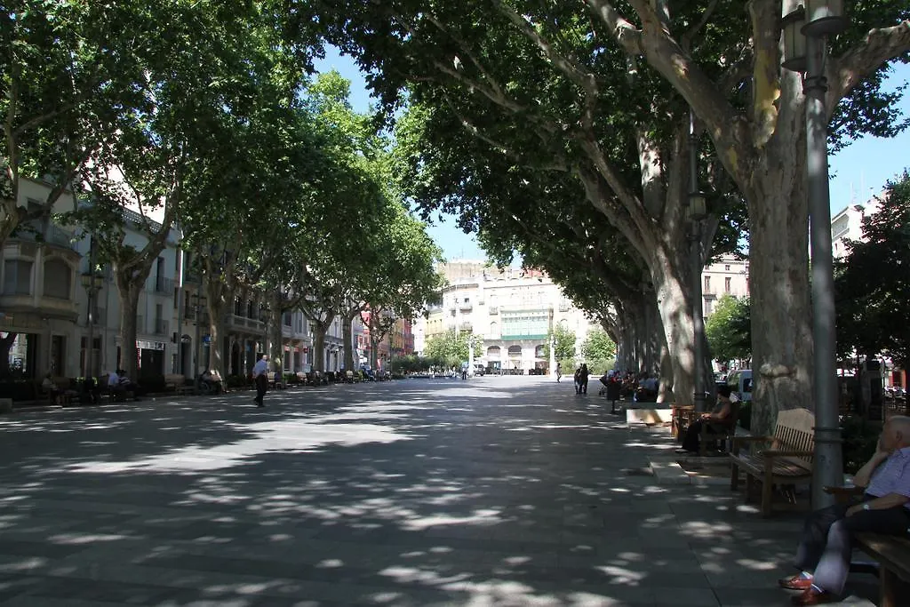Apartaments Centre Figueres Apartment